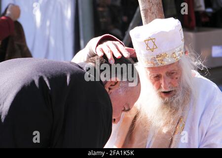 L'homme Saint juif bénit un croyant le Prophète - l'homme Infligé avec le syndrome de Jérusalem le syndrome de Jérusalem est le nom donné à un groupe de ment Banque D'Images