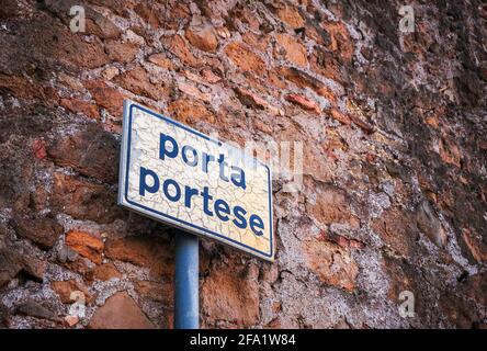 Panneau Porta Portese, un marché aux puces populaire à Rome Banque D'Images