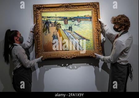 EMBARGOED10.30 22 AVRIL 2021 - LONDRES, ROYAUME-UNI. 22 avril 2021. Vincent van Gogh, le pont de Trinquetaille, peint à Arles, juin 1888. Estimation: $25,000,000-35,000,000 - avant l'ouverture des musées: De grandes œuvres de Picasso et Mondrian sur la vue et ouvert au public chez Christie's parmi les points forts de la saison de printemps de New York des ventes en soirée. L'accès au public est possible, car le dernier verrouillage du coronavirus continue de se faciliter. Crédit : Guy Bell/Alay Live News Banque D'Images