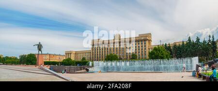 SAINT-PÉTERSBOURG, RUSSIE - 15 AOÛT 2017. Monument à Lénine et à la Maison des Soviétiques avec des fontaines chantant complexe à la place de Moscou à Saint-Pétersbourg, Banque D'Images