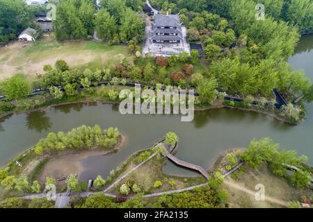 21 avril 2021, Huai'an, Huai'an, Chine : le 21 avril 2021, les arbres du parc national des zones humides de la rivière Guhuai, dans la ville de Huai'an, province de Jiangsu, ont des arbres verts verdoyants et des plantes aquatiques fertiles, devenant un bar à oxygène naturel. Le 21 avril 2021 est le 52e ''jour de la Terre''. Cette année, le thème de la publicité est ''chérir la Terre et la coexistence harmonieuse entre l'homme et la nature''. La zone humide est également appelée ''le rein de la terre''. Crédit : ZUMA Press, Inc./Alay Live News Banque D'Images