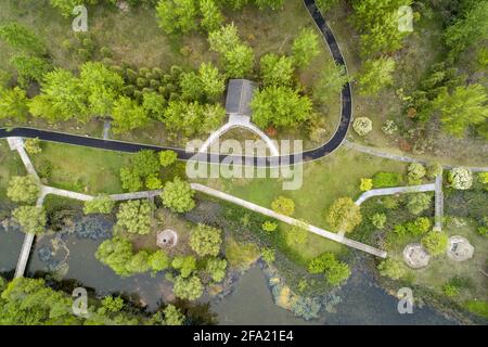 21 avril 2021, Huai'an, Huai'an, Chine : le 21 avril 2021, les arbres du parc national des zones humides de la rivière Guhuai, dans la ville de Huai'an, province de Jiangsu, ont des arbres verts verdoyants et des plantes aquatiques fertiles, devenant un bar à oxygène naturel. Le 21 avril 2021 est le 52e ''jour de la Terre''. Cette année, le thème de la publicité est ''chérir la Terre et la coexistence harmonieuse entre l'homme et la nature''. La zone humide est également appelée ''le rein de la terre''. Crédit : ZUMA Press, Inc./Alay Live News Banque D'Images