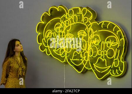 Londres, Royaume-Uni. 22 avril 2021. Tschabalala Self, Wash N' Set (jaune), 2019, estimation: £40,000-60,000 - Bonhams Contemporary Art aperçu de vente à Bonhams New Bond Street, Londres. La vente aura lieu le 27 avril à Londres. Crédit : Guy Bell/Alay Live News Banque D'Images