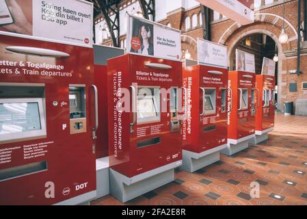 Copenhague, 14 septembre 2020 - Gare centrale de Copenhague, guichets rouges au terminal principal de Copenhague, le plus grand gare ferroviaire Banque D'Images