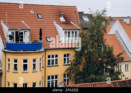 Copenhague, Danemark 7 juillet 2017. Vue sur la cour depuis la fenêtre d'une maison à Copenhague. Style de vie du Danemark. Banque D'Images