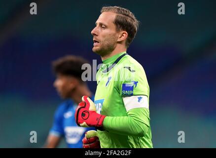 Leipzig, Allemagne. 16 avril 2021. Football, Bundesliga, Matchday 29, RB Leipzig - TSG 1899 Hoffenheim, Red Bull Arena: Le gardien de but de Hoffenheim Oliver Baumann. Crédit : Michael Sohn/AP-Pool/dpa/Alay Live News Banque D'Images