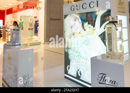 Dubaï, Émirats arabes Unis - 30 mai 2013. Boutique Gucci située dans le centre commercial de Dubaï. Flora by Gucci Glorious Mandarin. Banque D'Images