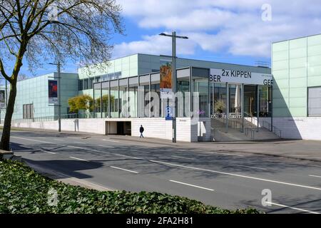 22.04.2021, Essen, Ruhrgebiet, Nordrhein-Westfalen, Deutschland - Eingangsbereich des Musées Folkwang à Essen an der Bismarckstrasse / Museumsplatz Banque D'Images