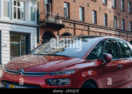 Copenhague, Danemark - 14 septembre 2020. Une voiture rouge Citroën est garée dans une rue de Copenhague Banque D'Images