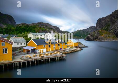 Village de pêcheurs historique de Nusfjord sur les îles Lofoten, Norvège Banque D'Images