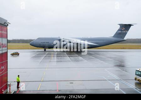 Wroclaw, Pologne - 12 mars 2020. L'avion de transport militaire Lockheed C-5 Galaxy de l'US Air Force est apparu à l'aéroport de Copernicus à Wroclaw. Banque D'Images