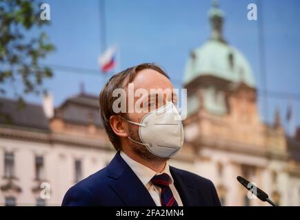Prague, République tchèque. 22 avril 2021. Le ministre tchèque des Affaires étrangères Jakub Kulhanek assiste à la conférence de presse qui se tient à Prague, en République tchèque, le 22 avril 2021. Selon le personnel actuel de l'ambassade tchèque à Moscou, le ministre des Affaires étrangères Jakub Kulhanek (CSSD) a déclaré à des journalistes que la République tchèque plafera le nombre de diplomates russes à Prague. Crédit : Roman Vondrous/CTK photo/Alay Live News Banque D'Images