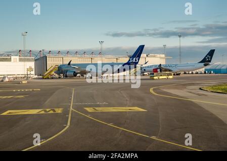 Copenhague, Danemark - 27 février 2020. Un Boeing 737 de la société Ryanair à faible coût débarque à l'aéroport de Copenhague Kastrup. Banque D'Images