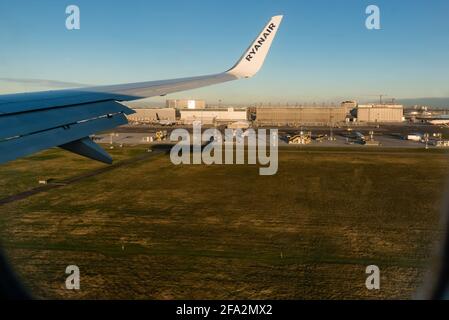 Copenhague, Danemark - 27 février 2020. Un Boeing 737 de la société Ryanair à faible coût débarque à l'aéroport de Copenhague Kastrup. Banque D'Images