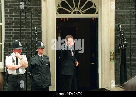 Tony Blair à l'extérieur du 10 Downing Street Banque D'Images