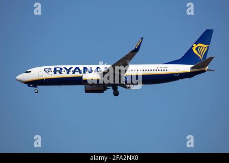 Ryanair Boeing 737-800 9H-QBM avion passager arrivée et atterrissage à Aéroport de Budapest Banque D'Images