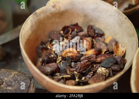 Dougaldston Estate Grenada Spice Plantation Cocoa Station Historic Boucan (Qui a depuis été détruit par un incendie en mai 2020) À l'intérieur du bol boucan Banque D'Images