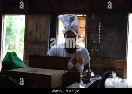 Dougaldston Estate Grenada Spice Plantation Cocoa Station Historic Boucan (Qui a depuis été détruit par un incendie en mai 2020) À l'intérieur du boucan Worke Banque D'Images