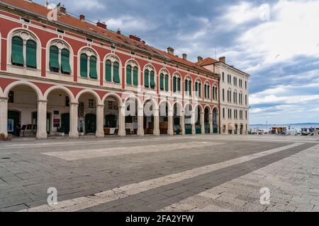 Place de la République de Croatie, Trg Republike, également connu sous le nom de Prokuratif à Split, Croatie Banque D'Images