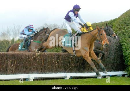 KING GEORGE 6 CHASE AU PARC SANDOWN. LE COUP DE PIED DE ROI VIENT SUR LA DERNIÈRE PHOTO 26/12/2005 DAVID ASHDOWNRACING Banque D'Images