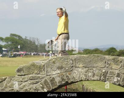 GOLF OUVERT ST ANDREWS 21/7/2000 2ÈME JOUR. JACK NICKLAUS LE 18. IMAGE DAVID ASHDOWN.WORK GOLF OUVERT Banque D'Images