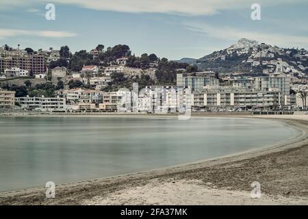 plage de la ville de Peñíscola à Castellón (Communauté Valencienne). Charmante ville d'Espagne Banque D'Images