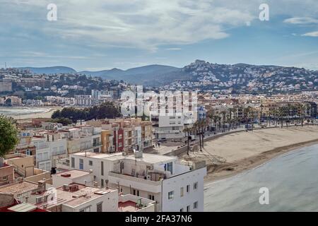 plage de la ville de Peñíscola à Castellón (Communauté Valencienne). Charmante ville d'Espagne Banque D'Images