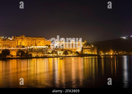 Palais de la ville, Udaipur pendant Diwali Banque D'Images