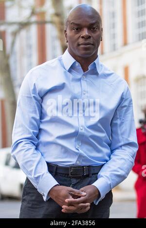 Shaun Bailey, député, lance son bus de combat le 22 avril 2021 alors qu'il fait campagne pour devenir maire de Londres. Banque D'Images