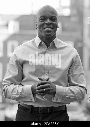 Shaun Bailey, député, lance son bus de combat le 22 avril 2021 alors qu'il fait campagne pour devenir maire de Londres. Banque D'Images