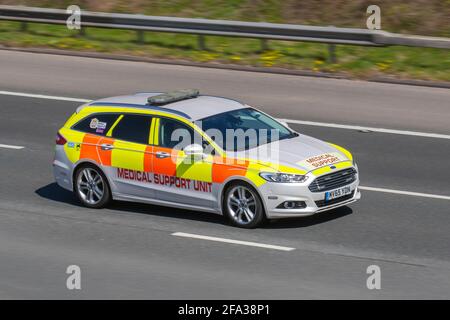 Medical support Unit, United Kingdom Special Forces Medical Group; 2015 Ford Mondeo Totaium TDCi Moving Vehicles, cars, véhicule roulant sur les routes britanniques, moteurs, moto sur le réseau routier de l'autoroute M6 Banque D'Images