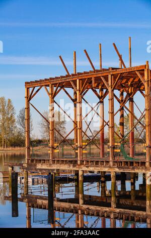 Déconstruction et récupération d'un ancien grenier de l'industrie de la pêche Sur le front de mer de Steveston, en Colombie-Britannique, au Canada Banque D'Images