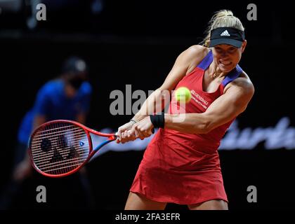 Stuttgart, Allemagne. 22 avril 2021. Tennis, WTA Tour - Stuttgart, singles, Women, Round of 16, Svitolina (Ukraine) - Curber (Allemagne), Porsche Arena: Angelique Curber. Credit: Thomas Kienzle/AFP-Pool/dpa/Alay Live News Banque D'Images