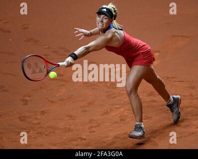 Stuttgart, Allemagne. 22 avril 2021. Tennis, WTA Tour - Stuttgart, singles, Women, Round of 16, Svitolina (Ukraine) - Curber (Allemagne), Porsche Arena: Angelique Curber. Credit: Thomas Kienzle/AFP-Pool/dpa/Alay Live News Banque D'Images