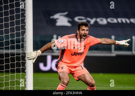 Turin, Italie. 21 avril 2021. (4/21/2021) Gianluigi Buffon de Juventus FC réagit pendant la série UN match de football entre Juventus et Parme Calcio les stades sportifs autour de l'Italie restent soumis à des restrictions strictes en raison de la pandémie du coronavirus, car les lois de distanciation sociale du gouvernement interdisent aux fans à l'intérieur des lieux, ce qui entraîne des matchs à huis clos. Juventus a gagné 3-1 sur Parme Calci0 (photo par Alberto Gandolfo/Pacific Press/Sipa USA) Credit: SIPA USA/Alay Live News Banque D'Images