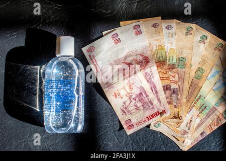 Gel d'alcool et de trésorerie de l'Argentine (pesos). Banque D'Images