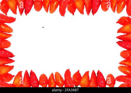 bhut jolokia ghost pepper isolé sur fond blanc. ghost pepper page border .bhut jolokia ghost pepper isolé sur fond blanc.bhut jolokia . Banque D'Images