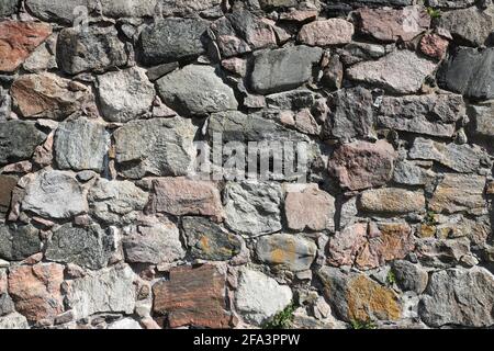 Vue rapprochée d'un vieux mur en pierre. Banque D'Images