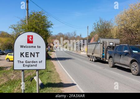 Bienvenue à Kent, le jardin de l'Angleterre signe à l'entrée de Newenden, le plus petit village de Kent, royaume-uni Banque D'Images