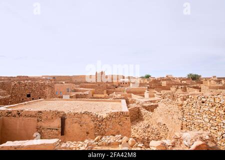 La Mosquée du vendredi de Chinguetti, en Mauritanie, et les bâtiments environnants Banque D'Images