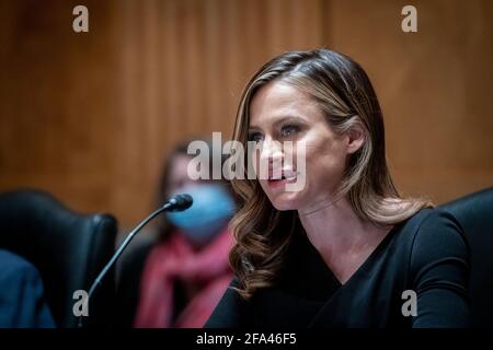 Washington, États-Unis d'Amérique. 22 avril 2021. Amber Faye McReynolds comparaît devant une audience de mise en candidature du Comité sénatorial de la sécurité intérieure et des affaires gouvernementales, à titre de gouverneur du Service postal des États-Unis, dans l'édifice Dirksen du Bureau du Sénat à Washington, DC, le jeudi 22 avril, 2021. Credit: Rod Lamkey/CNP/Sipa USA Credit: SIPA USA/Alay Live News Banque D'Images