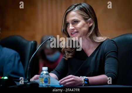 Washington, États-Unis d'Amérique. 22 avril 2021. Amber Faye McReynolds comparaît devant une audience de mise en candidature du Comité sénatorial de la sécurité intérieure et des affaires gouvernementales, à titre de gouverneur du Service postal des États-Unis, dans l'édifice Dirksen du Bureau du Sénat à Washington, DC, le jeudi 22 avril, 2021. Credit: Rod Lamkey/CNP | usage dans le monde crédit: dpa/Alay Live News Banque D'Images