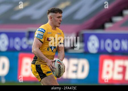 Wigan, Royaume-Uni. 22 avril 2021. Jake Trueman (6) de Castleford Tigers avec le ballon à Wigan, Royaume-Uni, le 4/22/2021. (Photo de Simon Whitehead/News Images/Sipa USA) crédit: SIPA USA/Alay Live News Banque D'Images