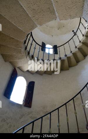 Escalier en colimaçon au château de Scotty, dans le parc national de la Vallée de la mort, en Californie Banque D'Images