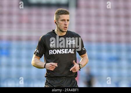 Wigan, Royaume-Uni. 22 avril 2021. Arbitre Chris Kendall en action pendant le match à Wigan, Royaume-Uni, le 4/22/2021. (Photo de Simon Whitehead/News Images/Sipa USA) crédit: SIPA USA/Alay Live News Banque D'Images