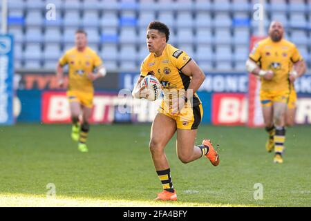 Wigan, Royaume-Uni. 22 avril 2021. Derrell Olpherts (2) de Castleford Tigers court avec le ballon à Wigan, au Royaume-Uni, le 4/22/2021. (Photo de Simon Whitehead/News Images/Sipa USA) crédit: SIPA USA/Alay Live News Banque D'Images