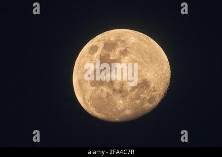 PLEINE LUNE SUR L'AFRIQUE CENTRALE Banque D'Images