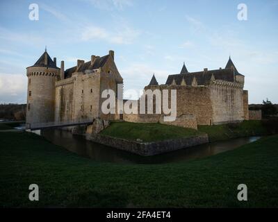 Vue panoramique sur le château d'eau médiéval du Moyen âge Château De Suscinio dans Sarzeau Morbihan Bretagne France Europe Banque D'Images