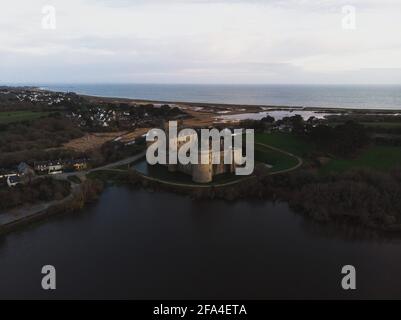 Panorama aérien du château d'eau médiéval du Moyen âge Château de Suscinio à Sarzeau Morbihan, Bretagne France Europe Banque D'Images