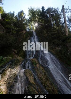 Longue exposition de la cascade secrète cachée d'Orrido dello Slizza Gailitz gorge du canyon près de Tarvisio Friuli Venezia Giulia Italie alpes Europe Banque D'Images